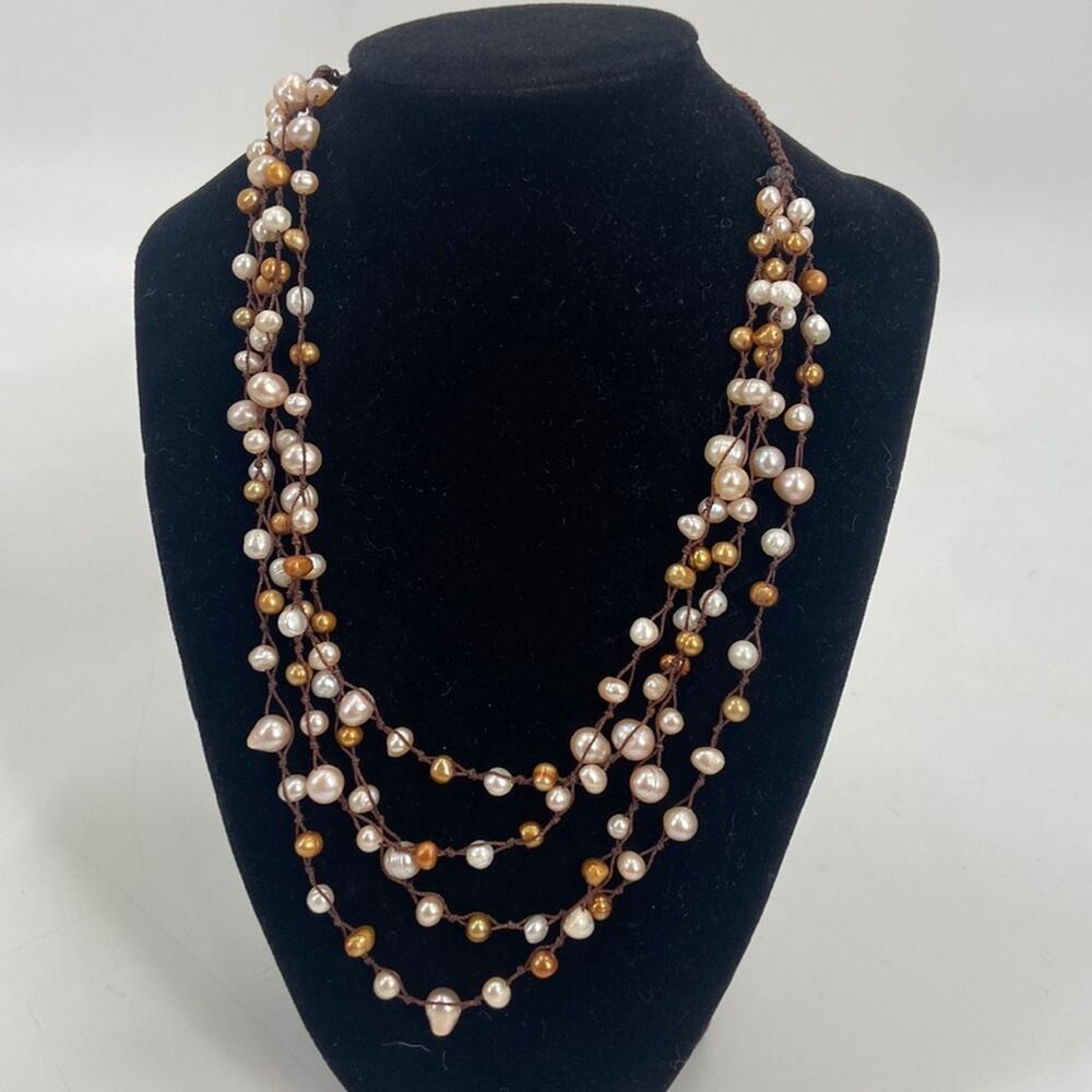Mermaidcore Multi strand pearl necklace